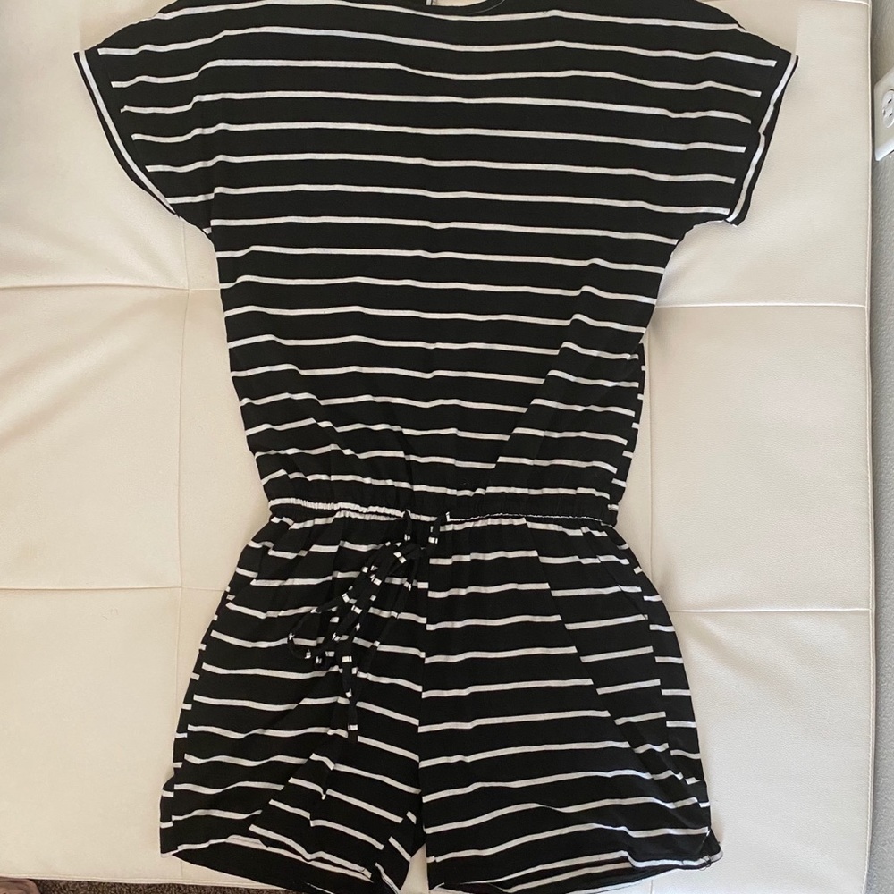 Striped casual Tshirt romper with keyhole back
